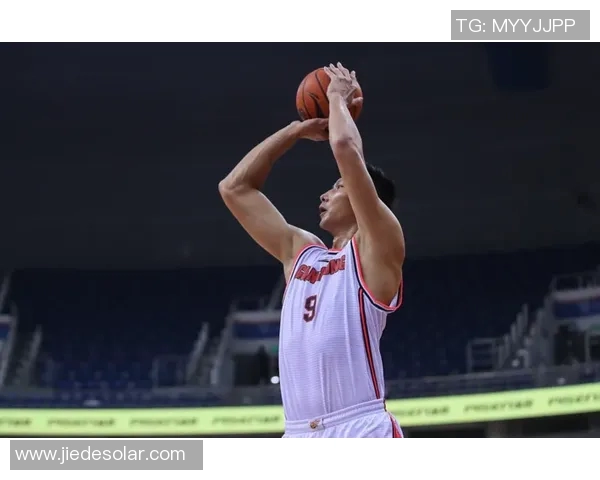 易建联发布助威视频鼓舞广东宏远队士气备战季后赛